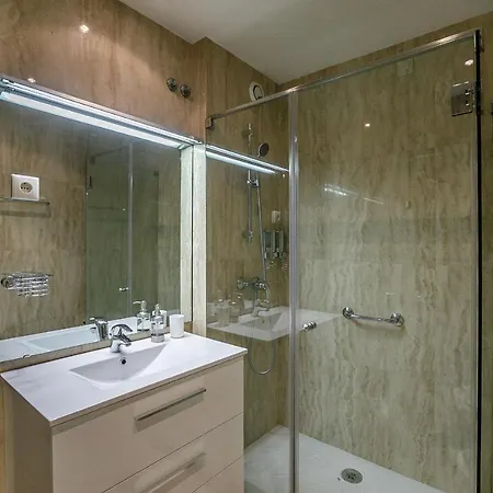 Lovelystay - Spacious 3br Flat With Ac And Balcony Appartement Porto