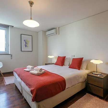 Appartement Lovelystay - Spacious 3br Flat With Ac And Balcony